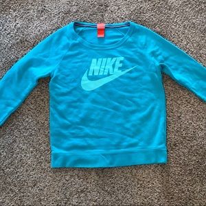 Medium Women’s Nike Crew Neck